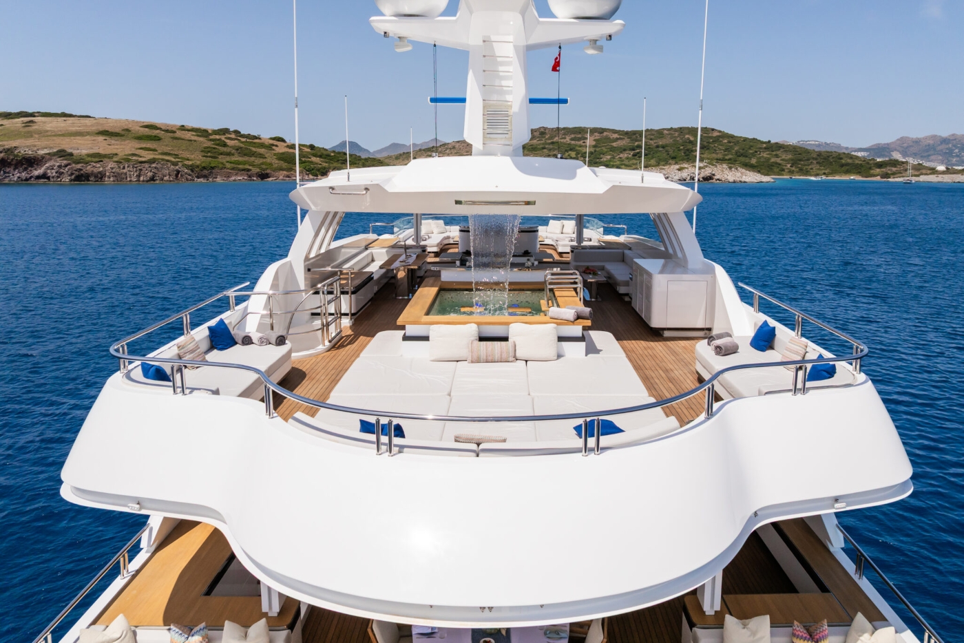 Open Deck Relaxation Area With Sea Views 02.jpg
