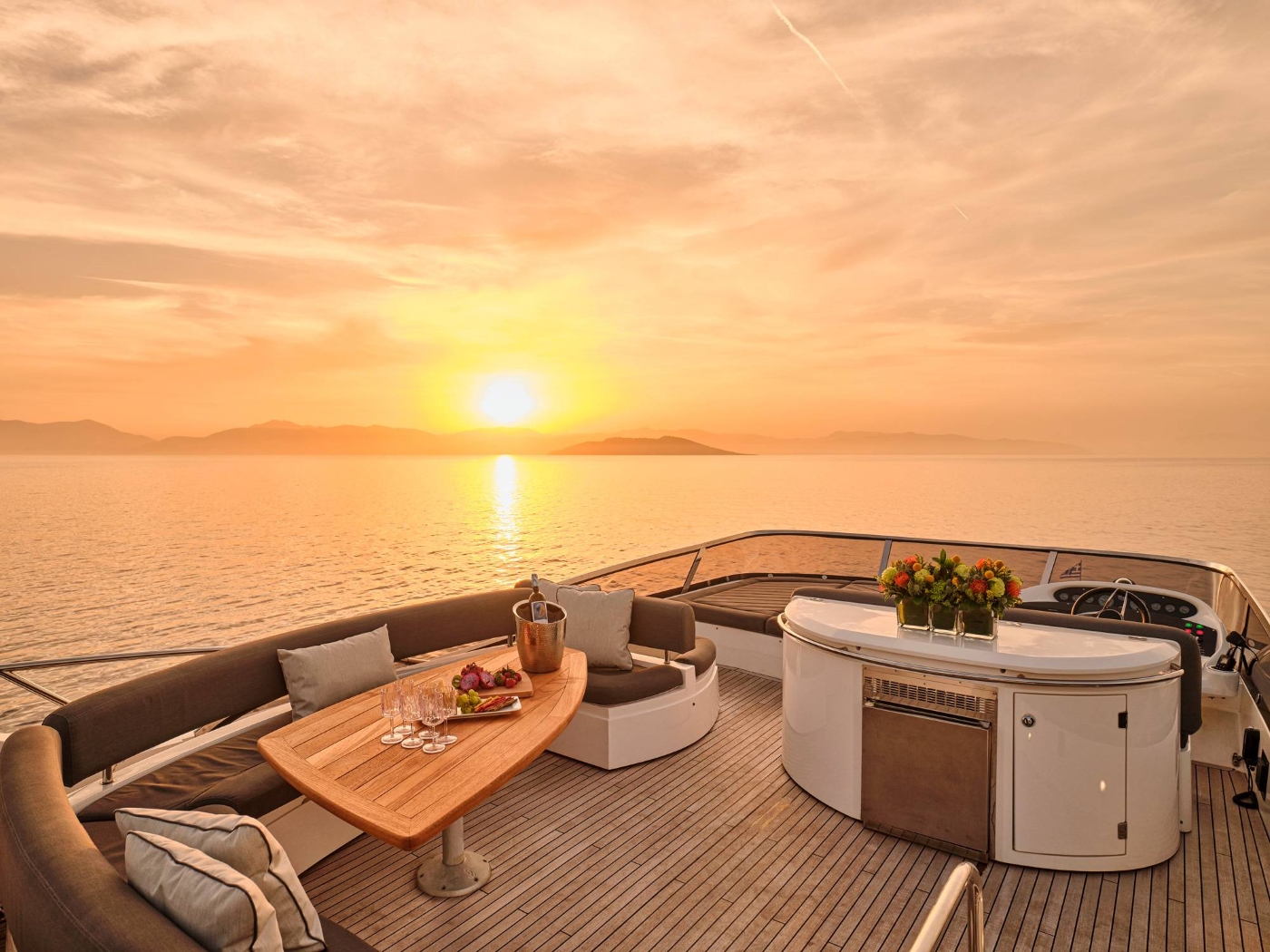 Open sundeck with faboulus sea views.jpg