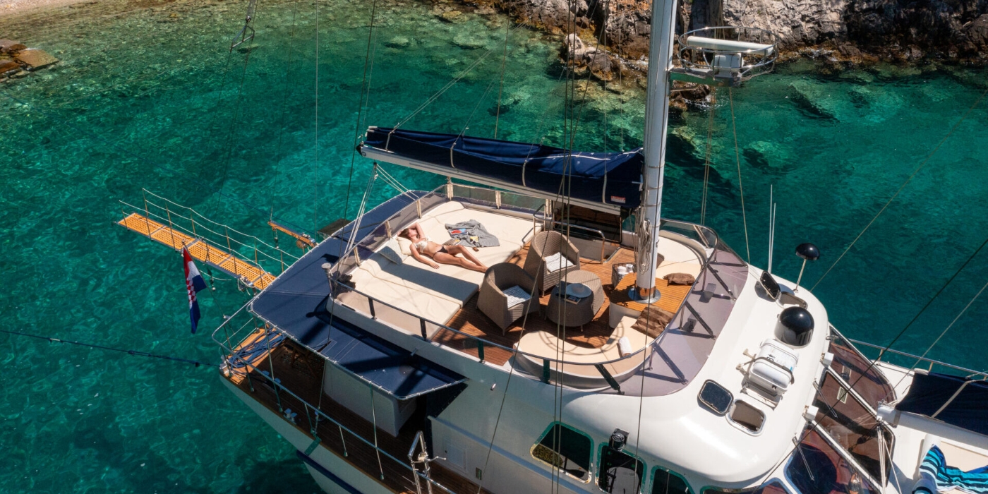 Opendeck Relaxing Area With Sea Views 02.jpg