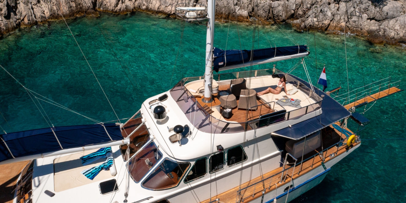 Opendeck Relaxing Area With Sea Views 03.jpg