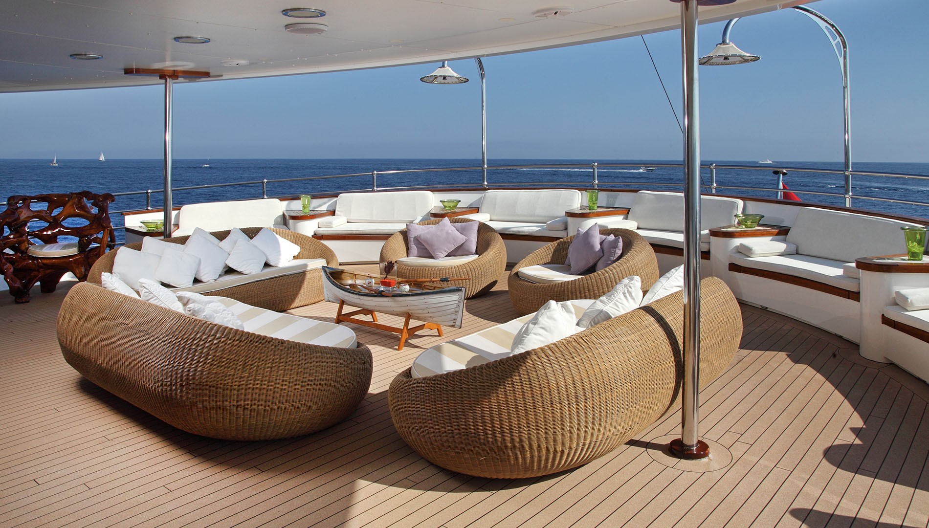 Outdoor seating area 00003.jpg