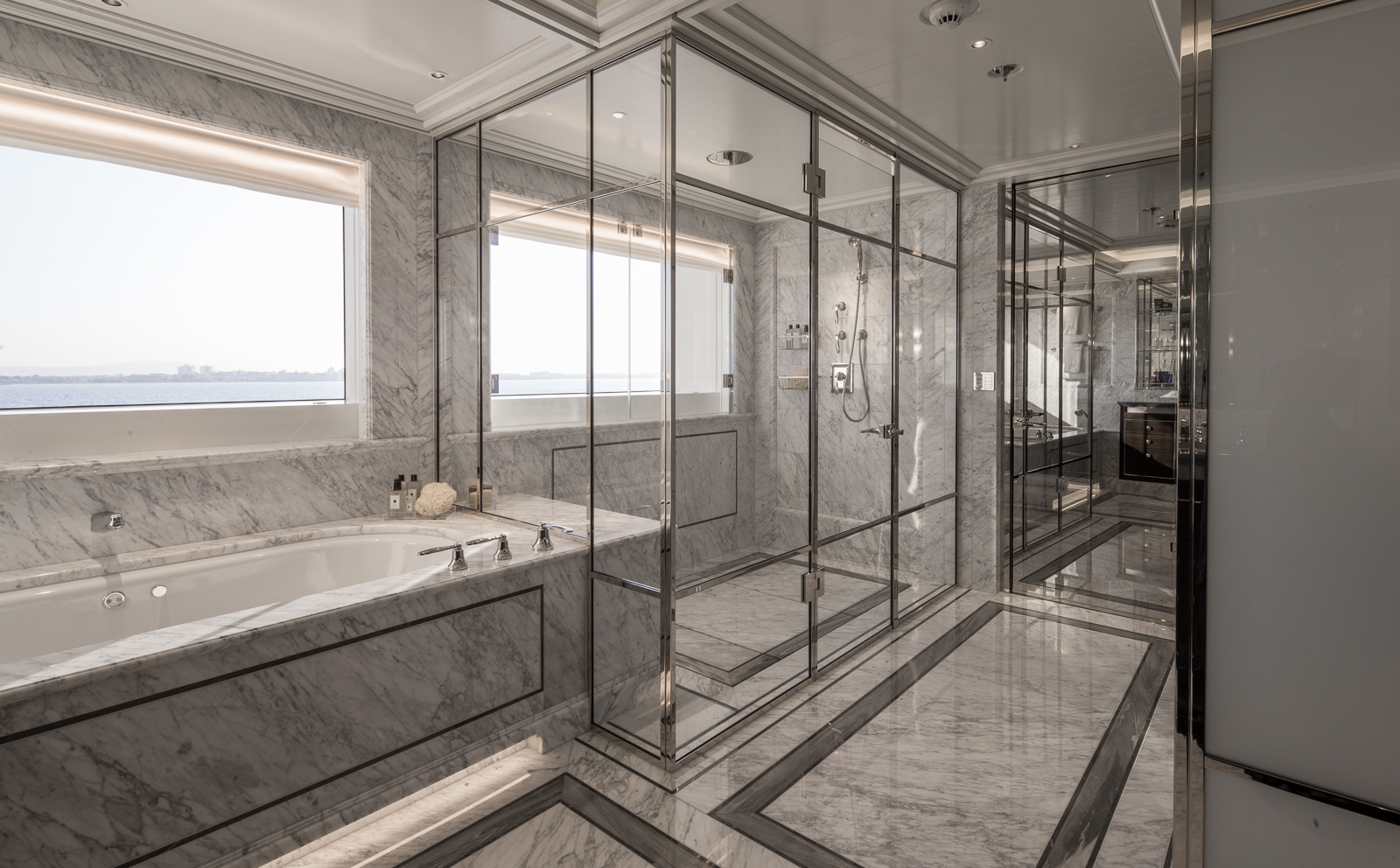 Owners bathroom post refit.jpg