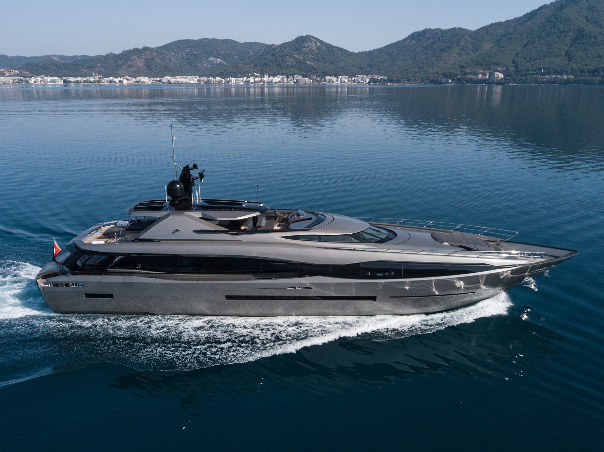 Peri Motor Yacht FX - Main shot.jpg