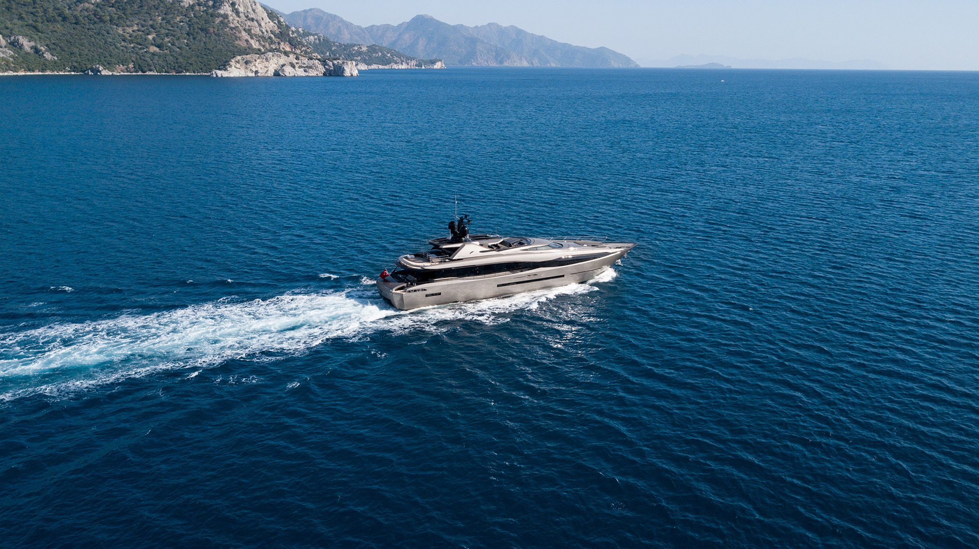 Peri Motor Yacht FX - Powered up.jpg