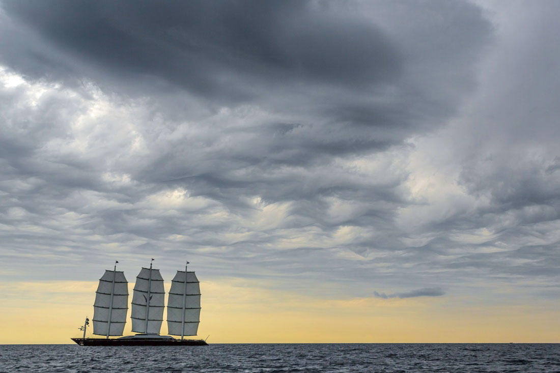 Perini-Navi-Cup-Maltese-Falcon-storm.jpg