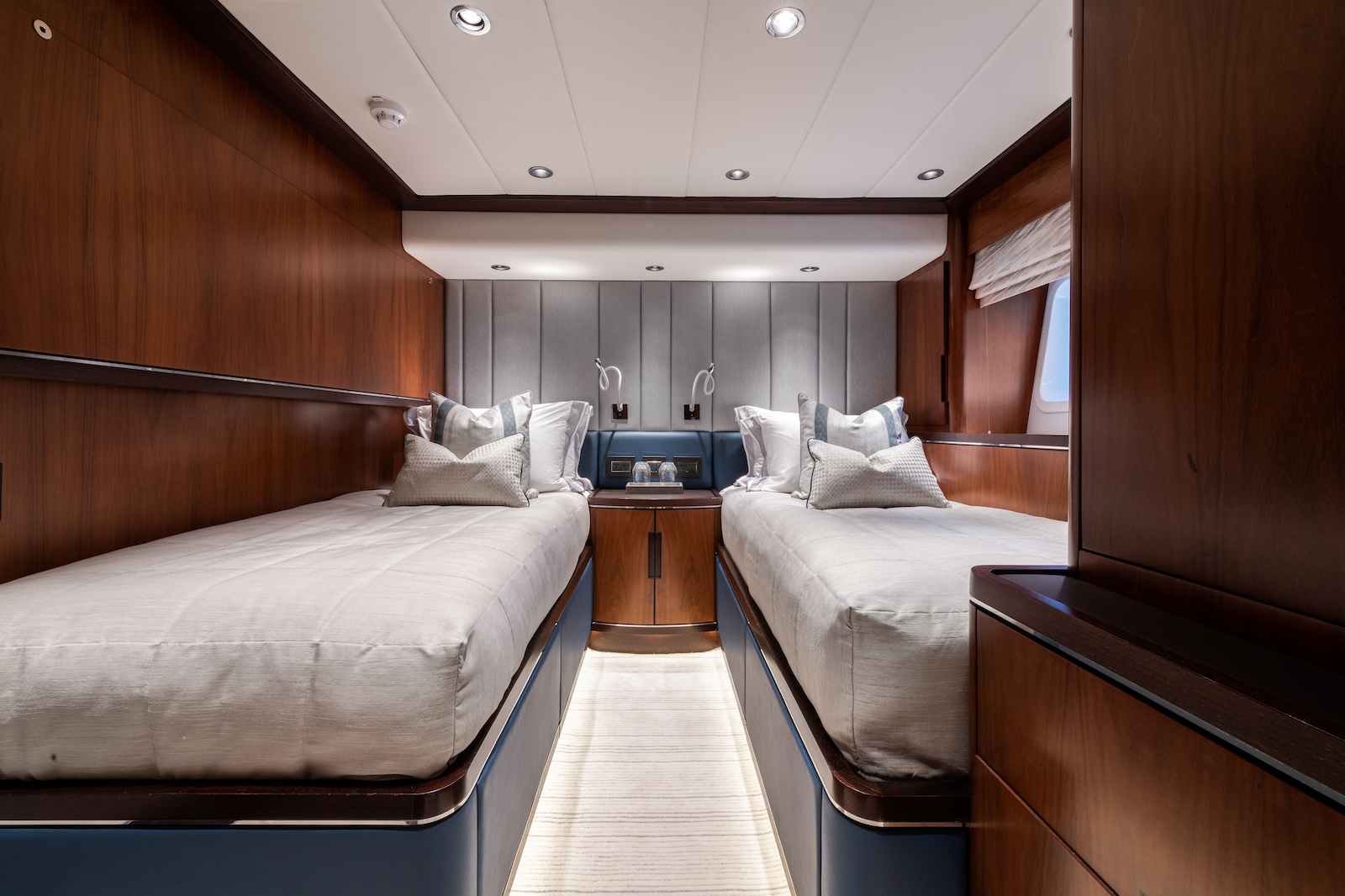 Port Fwd Twin-Stateroom.jpg