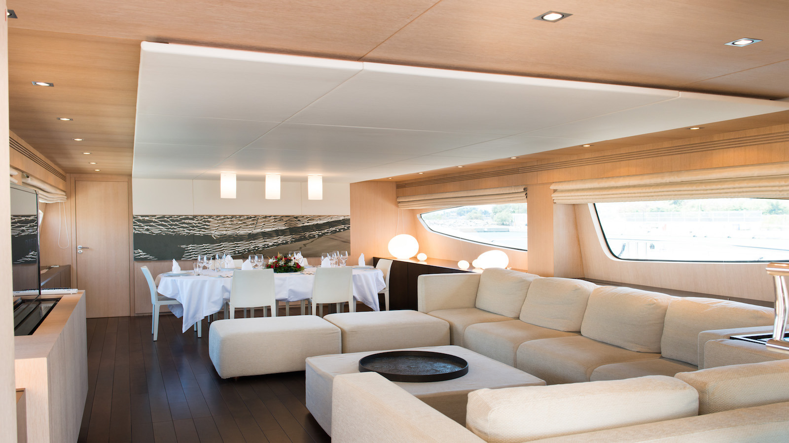 Posillipo Yacht THEORIS - Salon.jpg