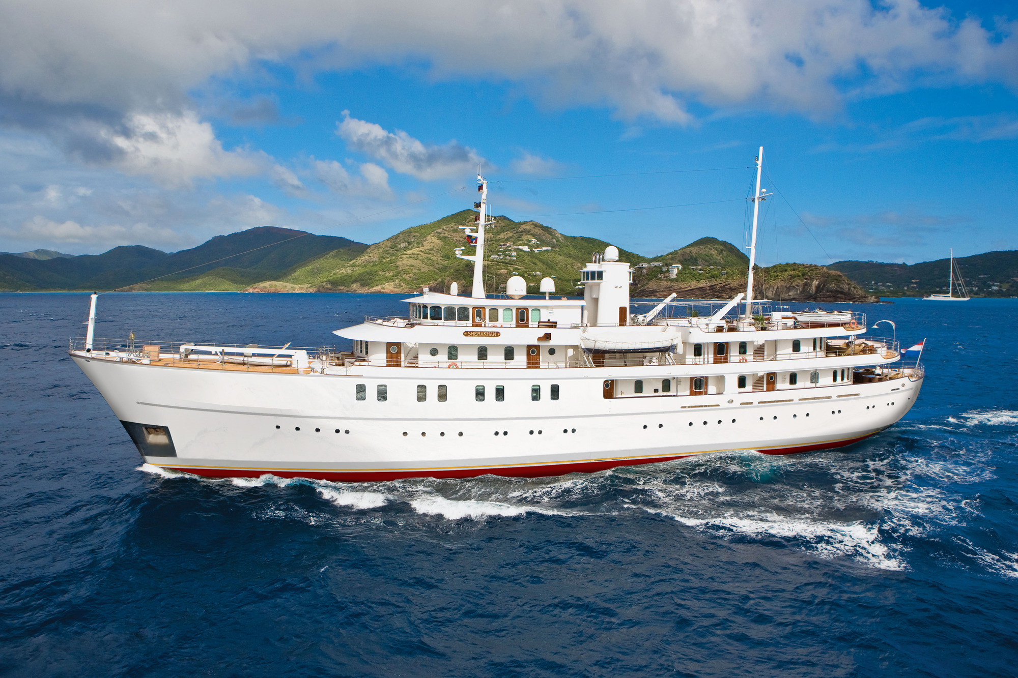 Post 2017 refit white:grey coloured hull - Sherakhan.jpg
