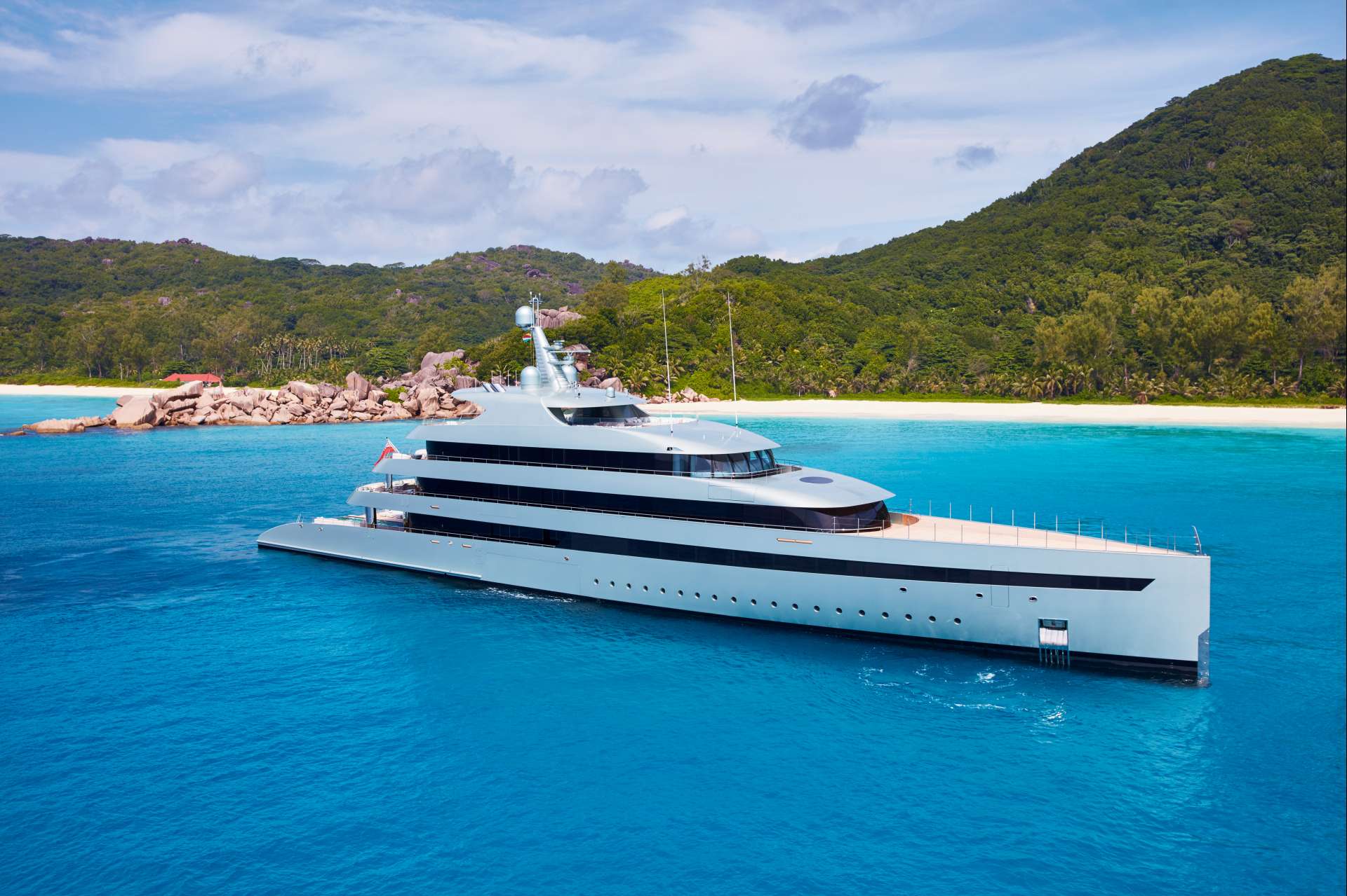 Profile of 84m Feadship superyacht.jpg