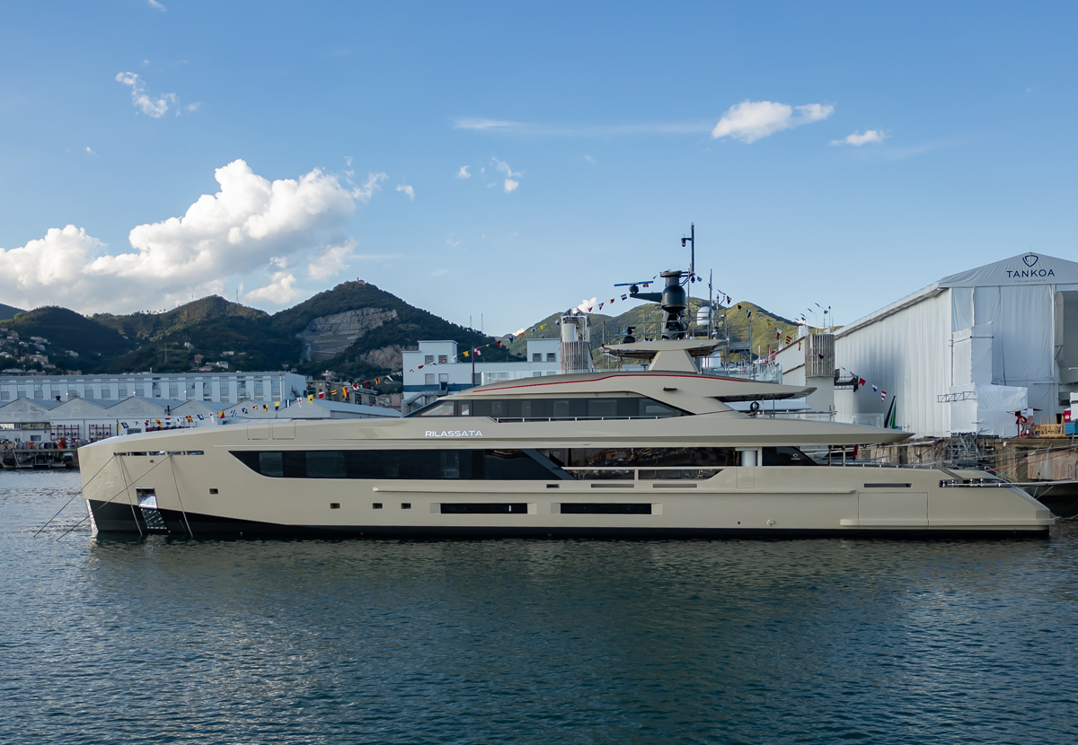 Profile of motor yacht RILASSATA during launch -  Photo Credit Giuliano Sargentini.jpg