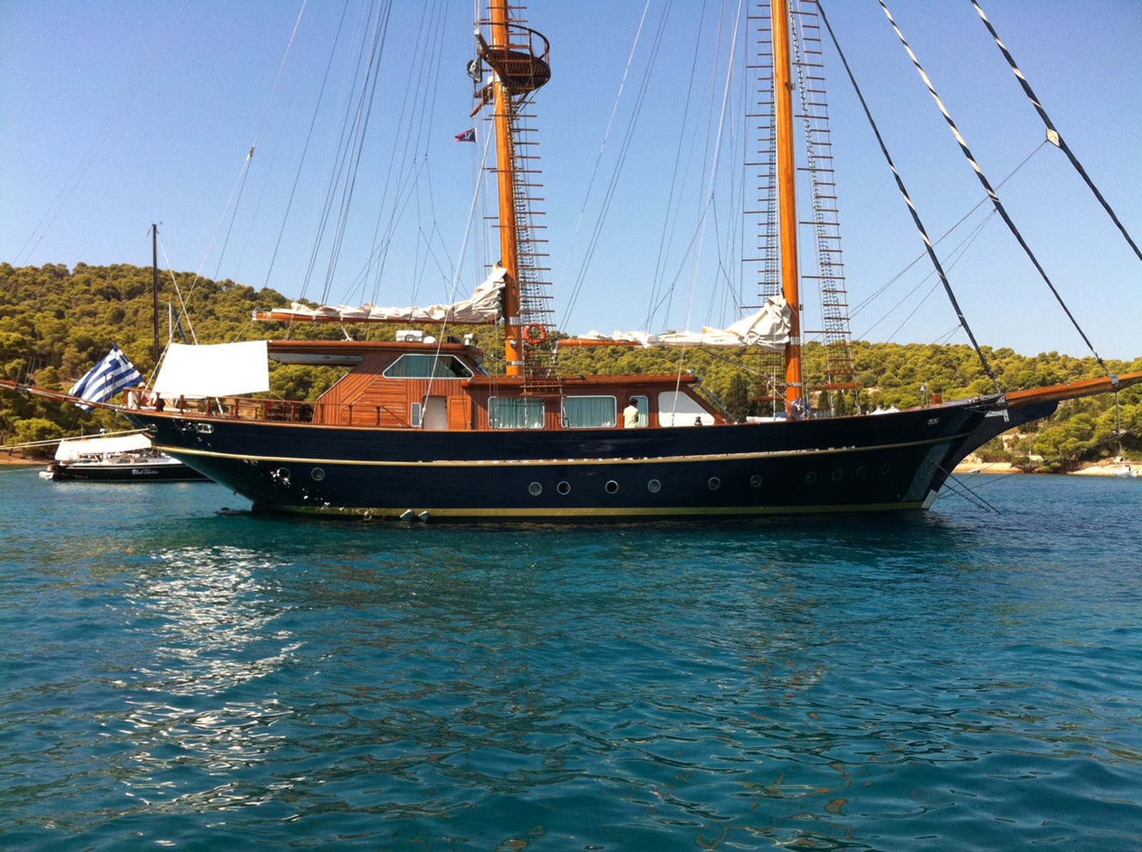 Profile of the schooner.jpg