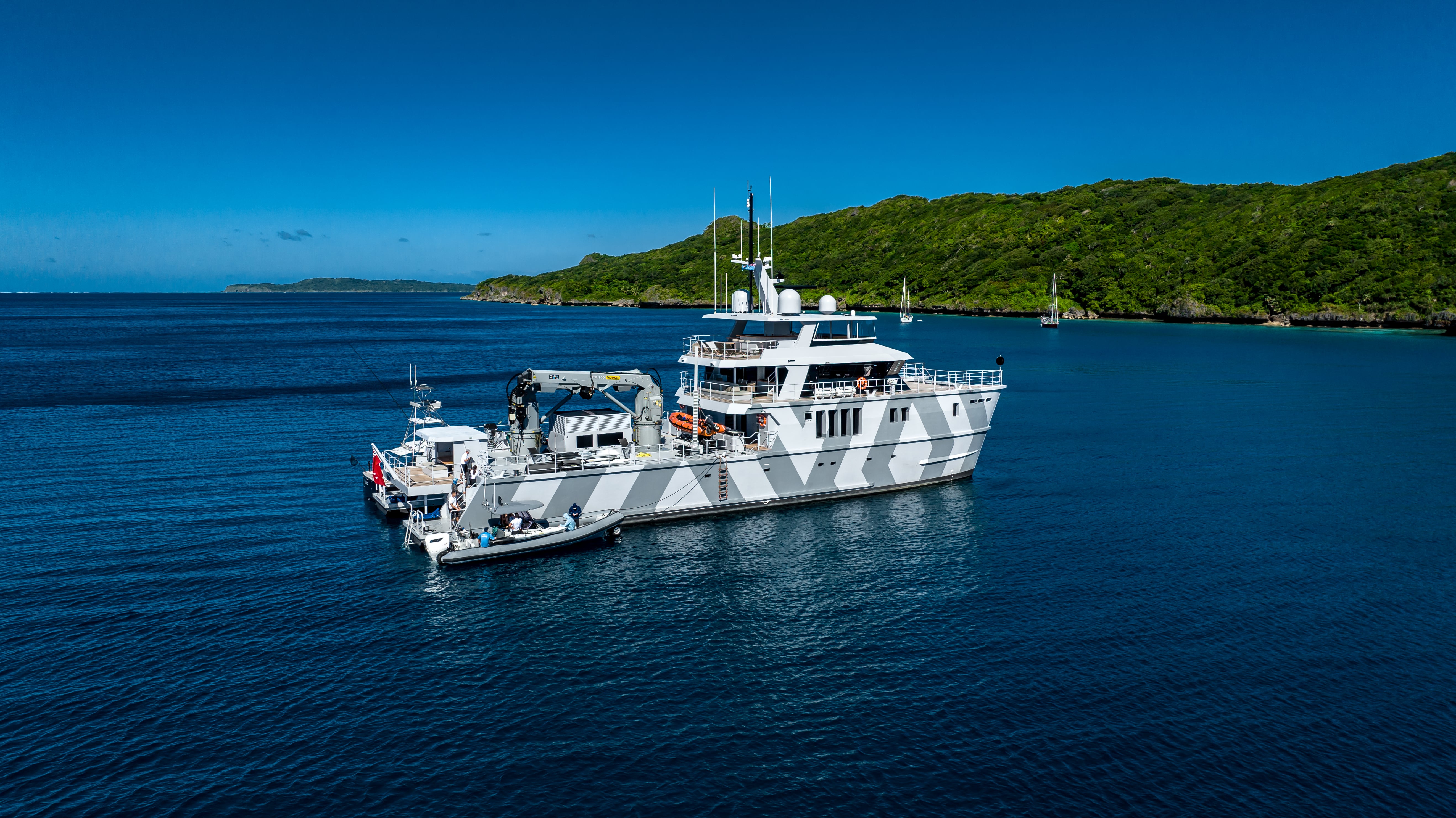 Profile of yacht THE BEAST.jpg