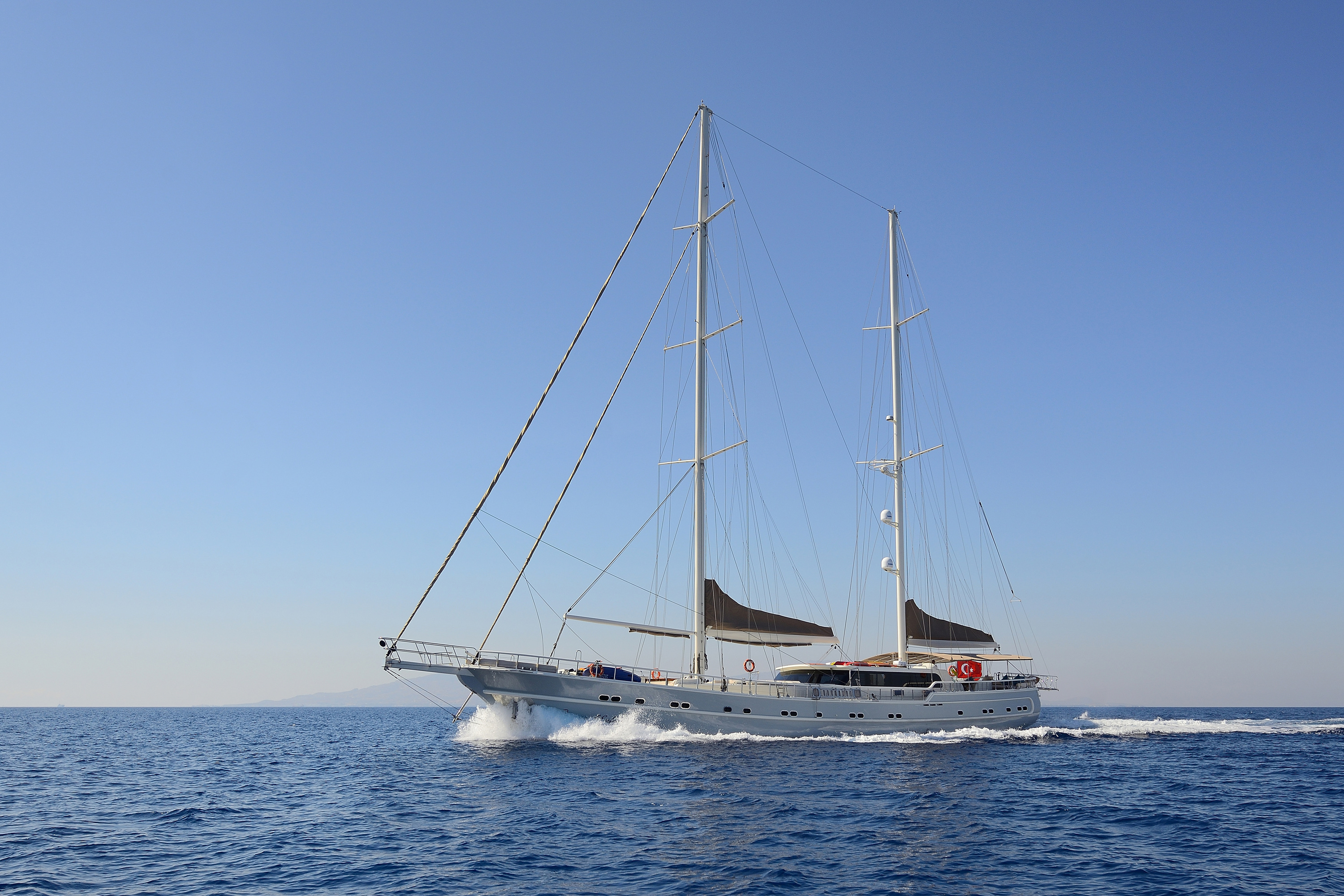 Queen Of Salmakis cruising profile.jpg