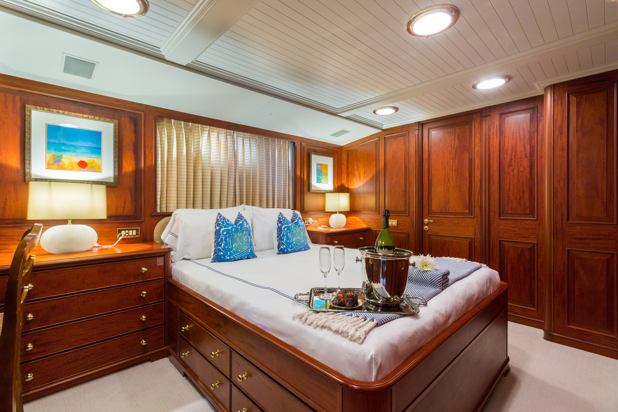 Queen guest cabin.jpg