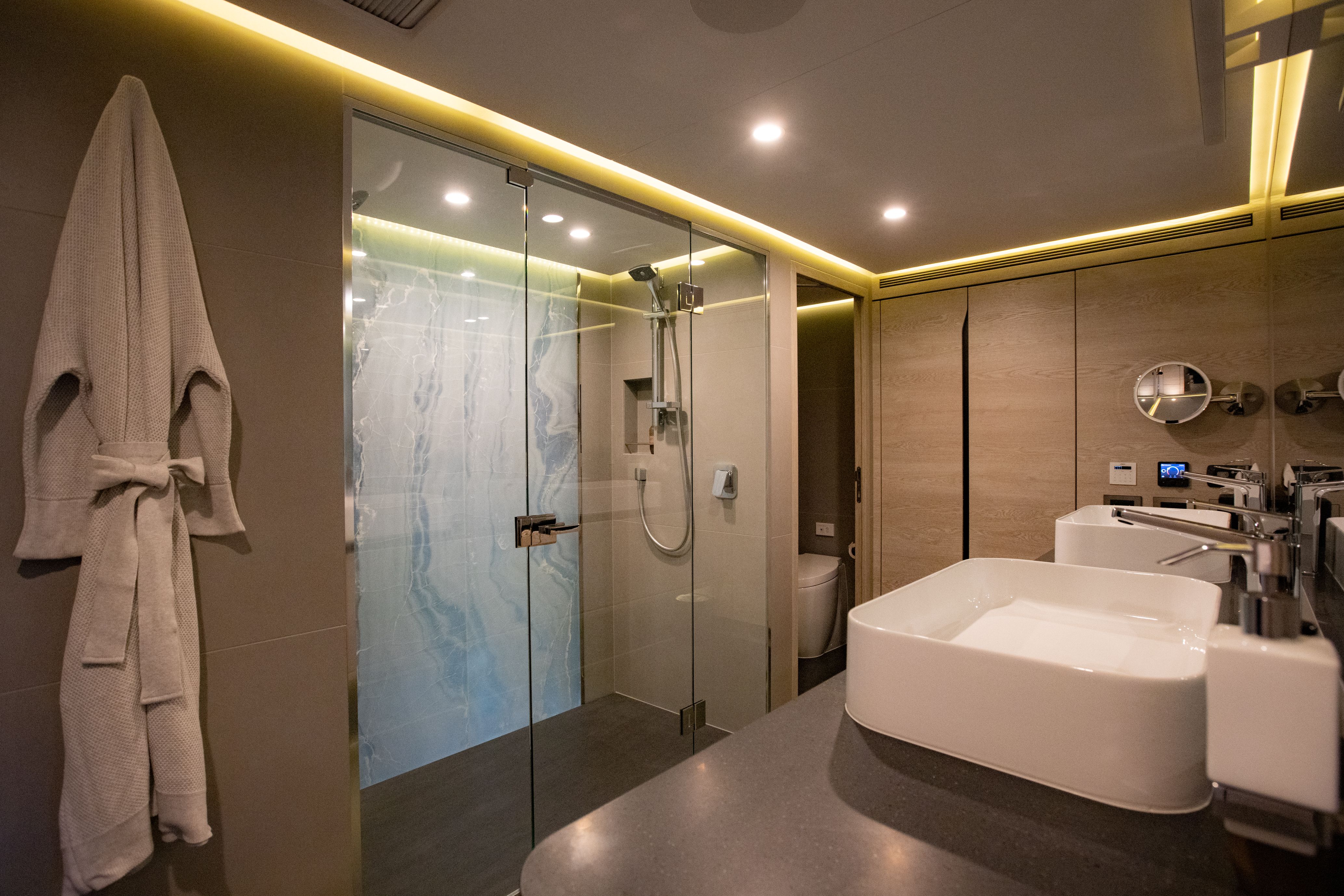 RUA MOANA Master ensuite.jpg
