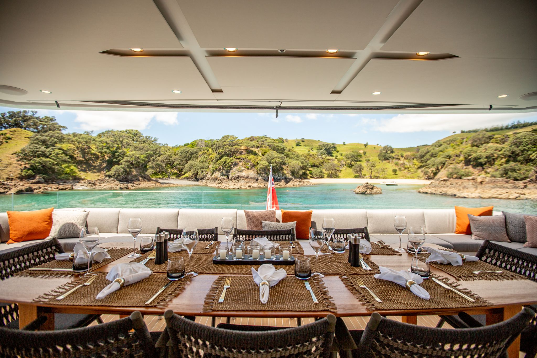 RUA MOANA Table setting.jpg