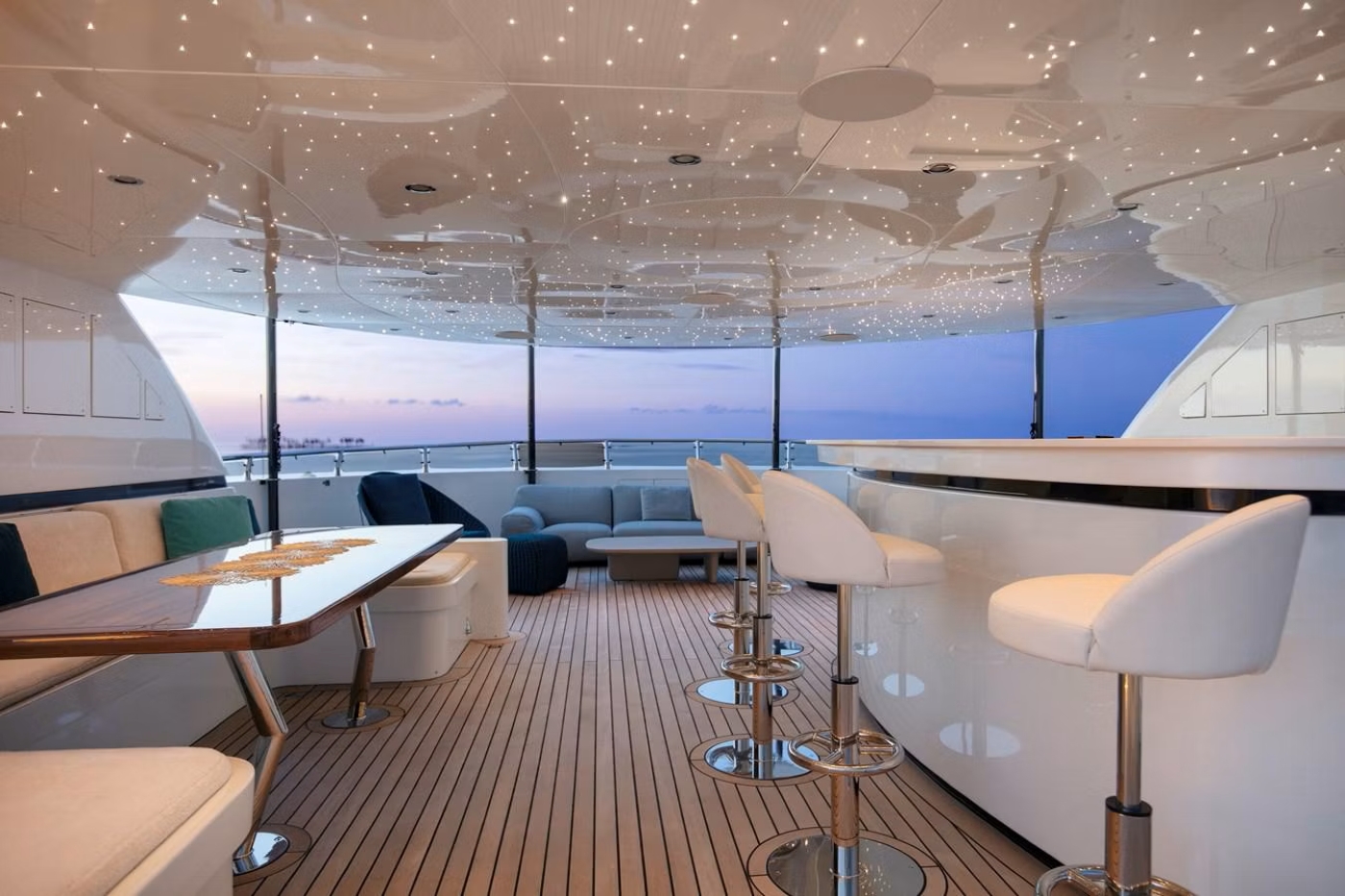 Relaxation area with bar.jpg