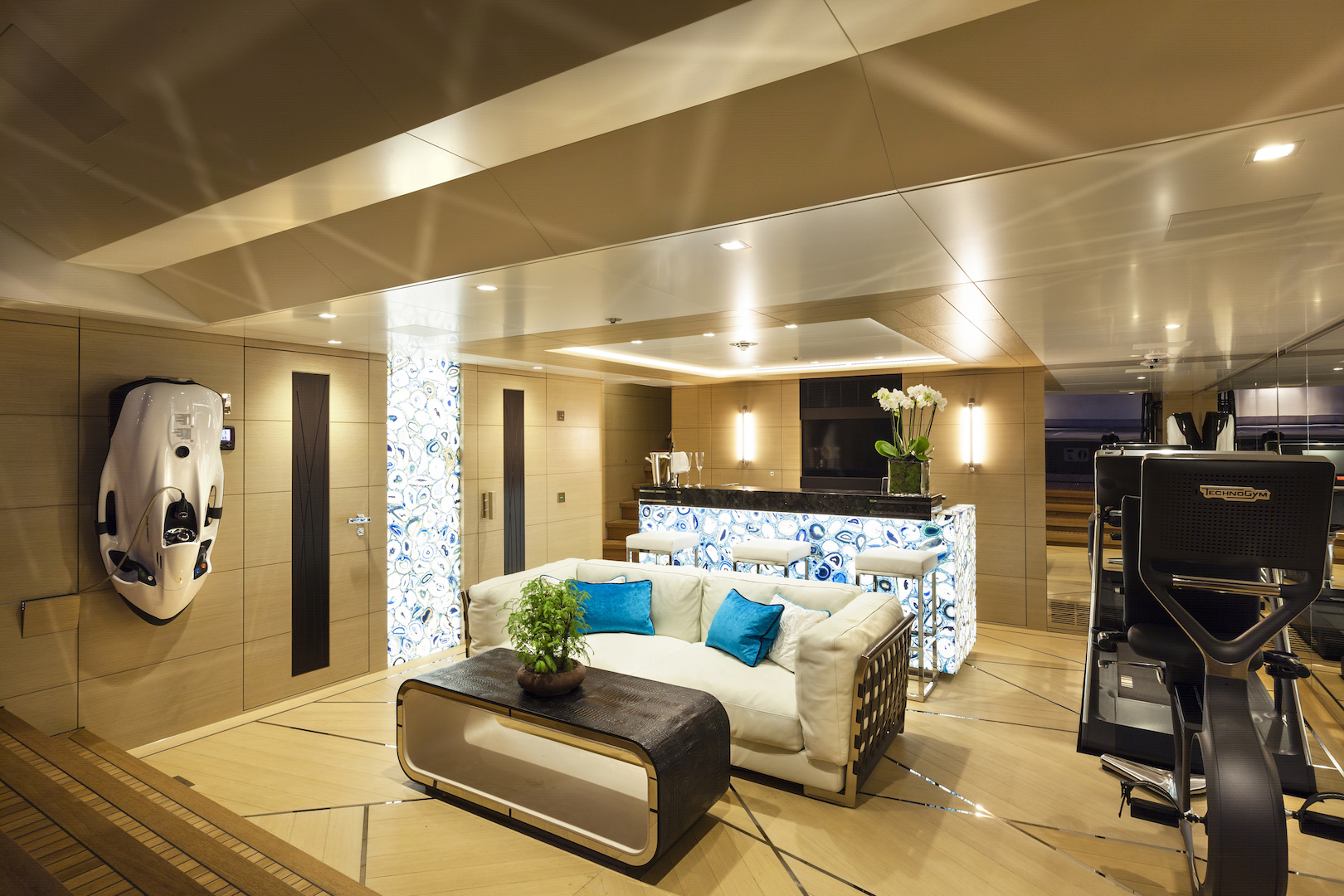 Relaxation area, gym and beach club area  Emilio Bianchi.jpg