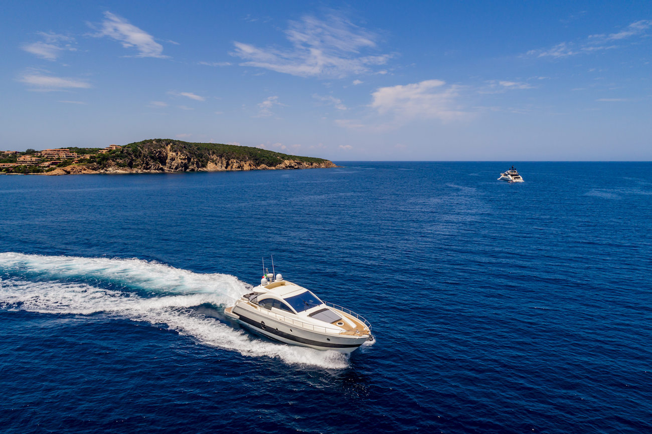 Running shot of motor yacht MINE.jpg
