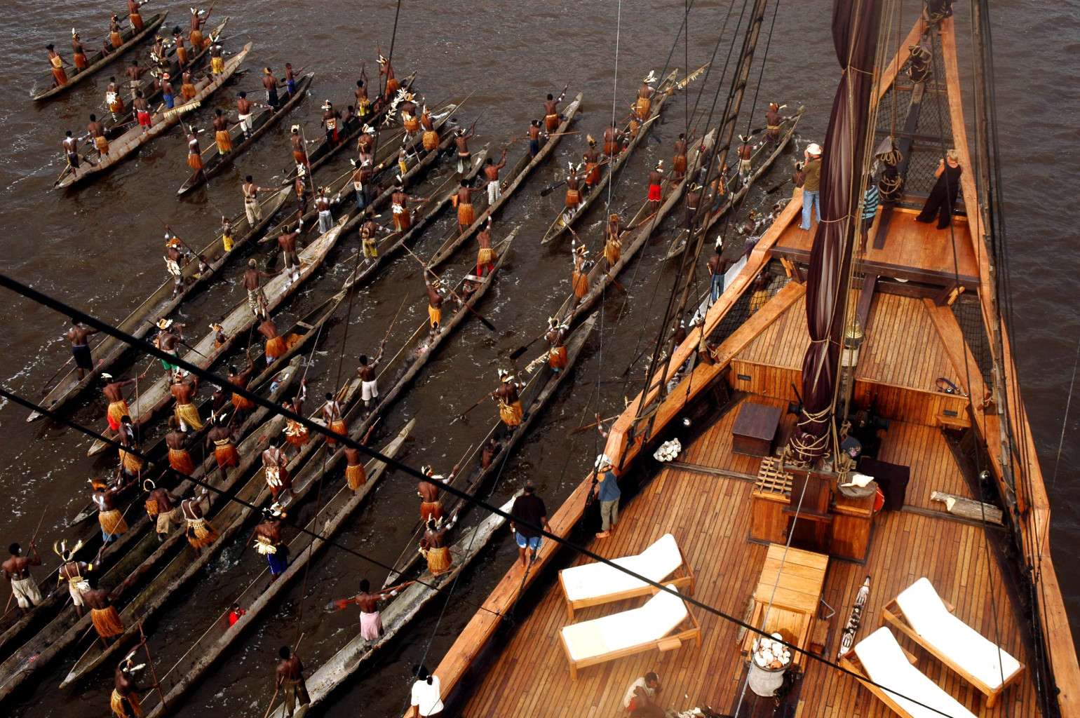 SILOLONA arrives in Syuru.jpg