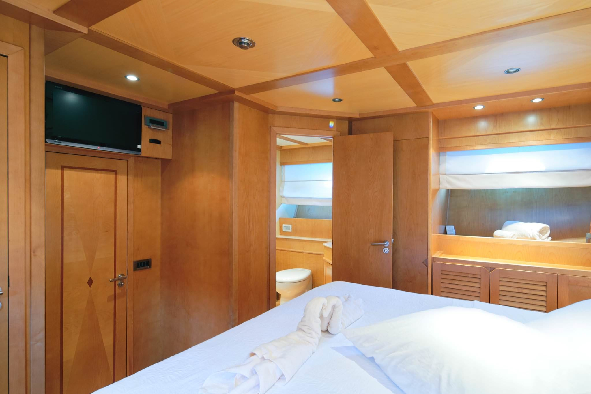 SILVIA Interior - VIP Cabin 2.jpg