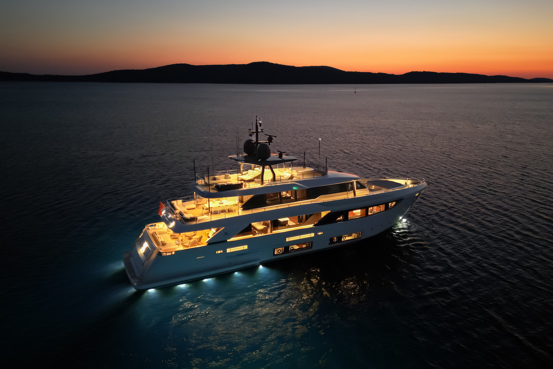 SK yacht by night.jpg
