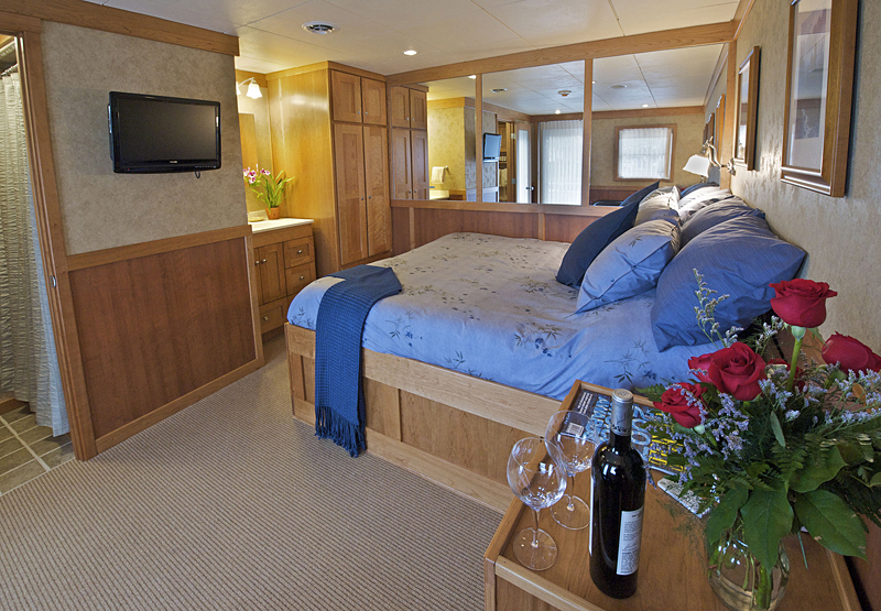 Safari-Explorer-Captain-stateroom.jpg