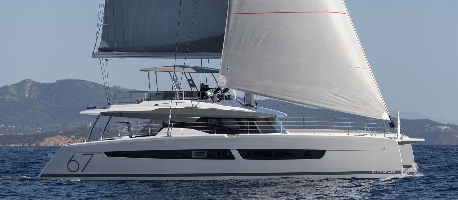 Sailing catamaran MUS 3 (sistership).jpg