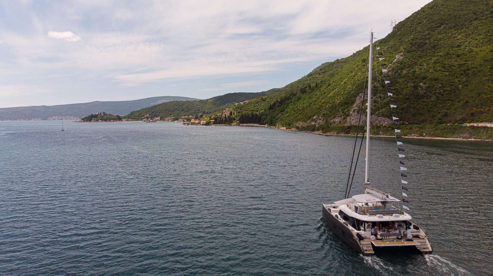 Sailing yacht GYRFALCON.jpg