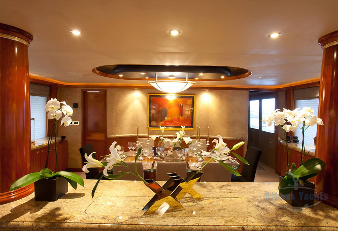 Salon dining 00002.jpg