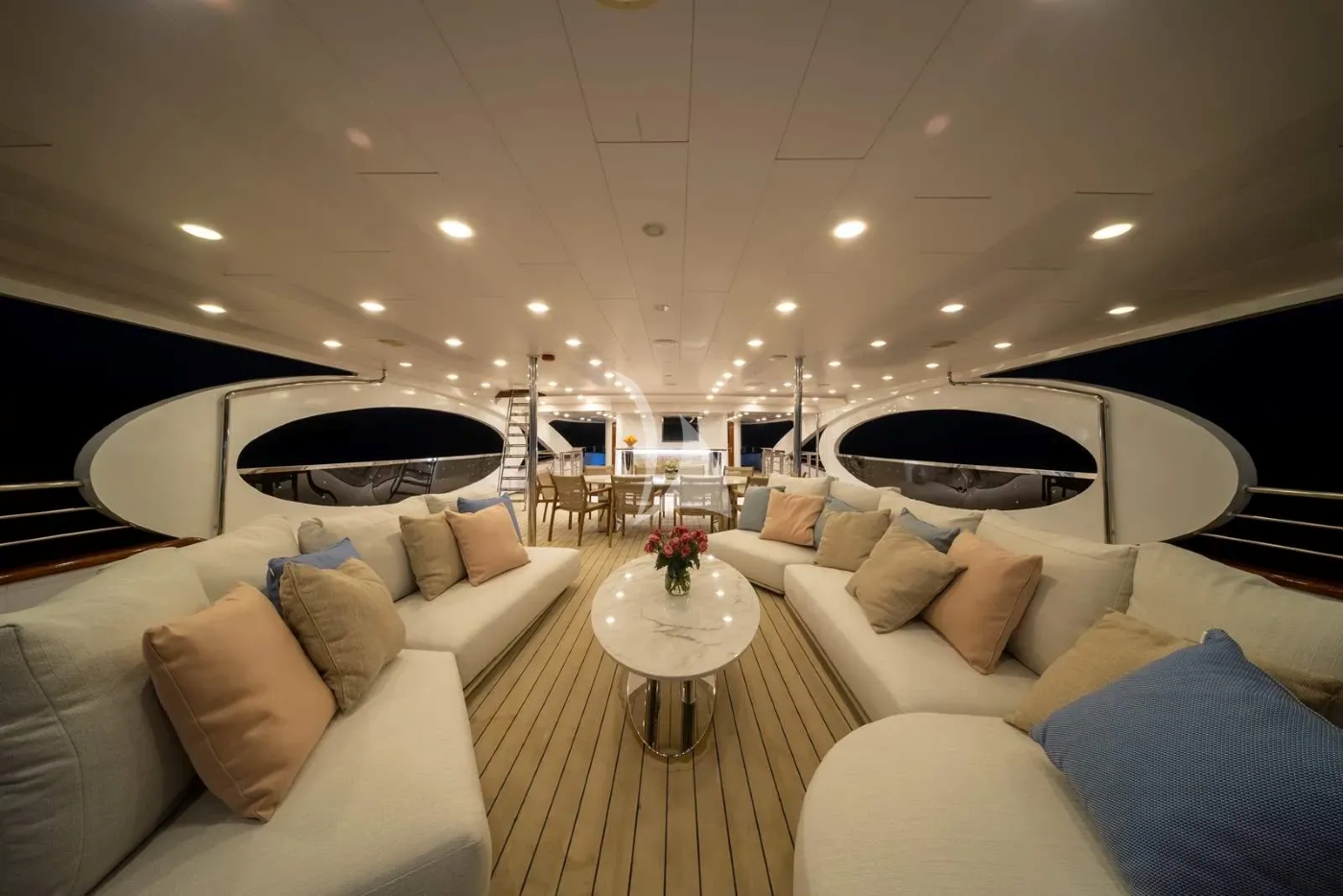 Salon with Sea views.jpg