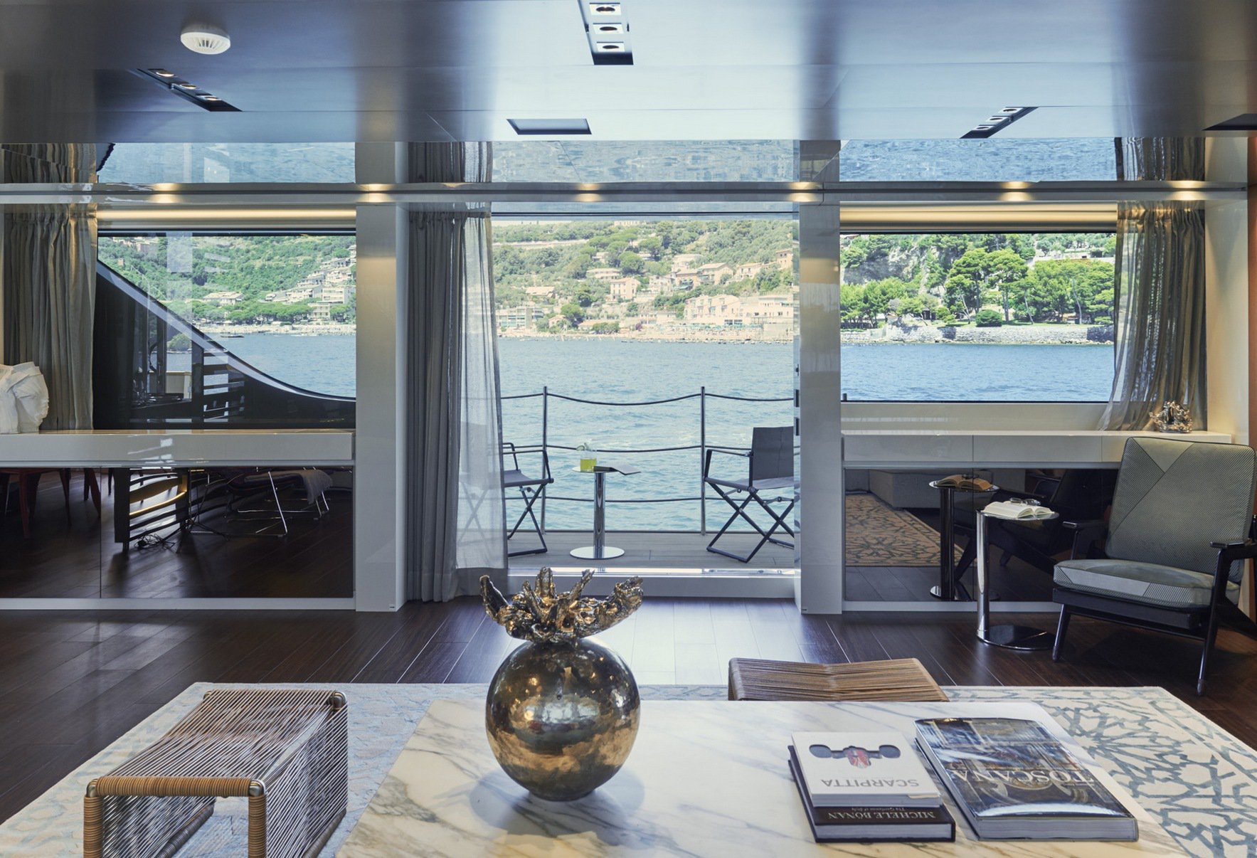 Salon with balcony.jpg