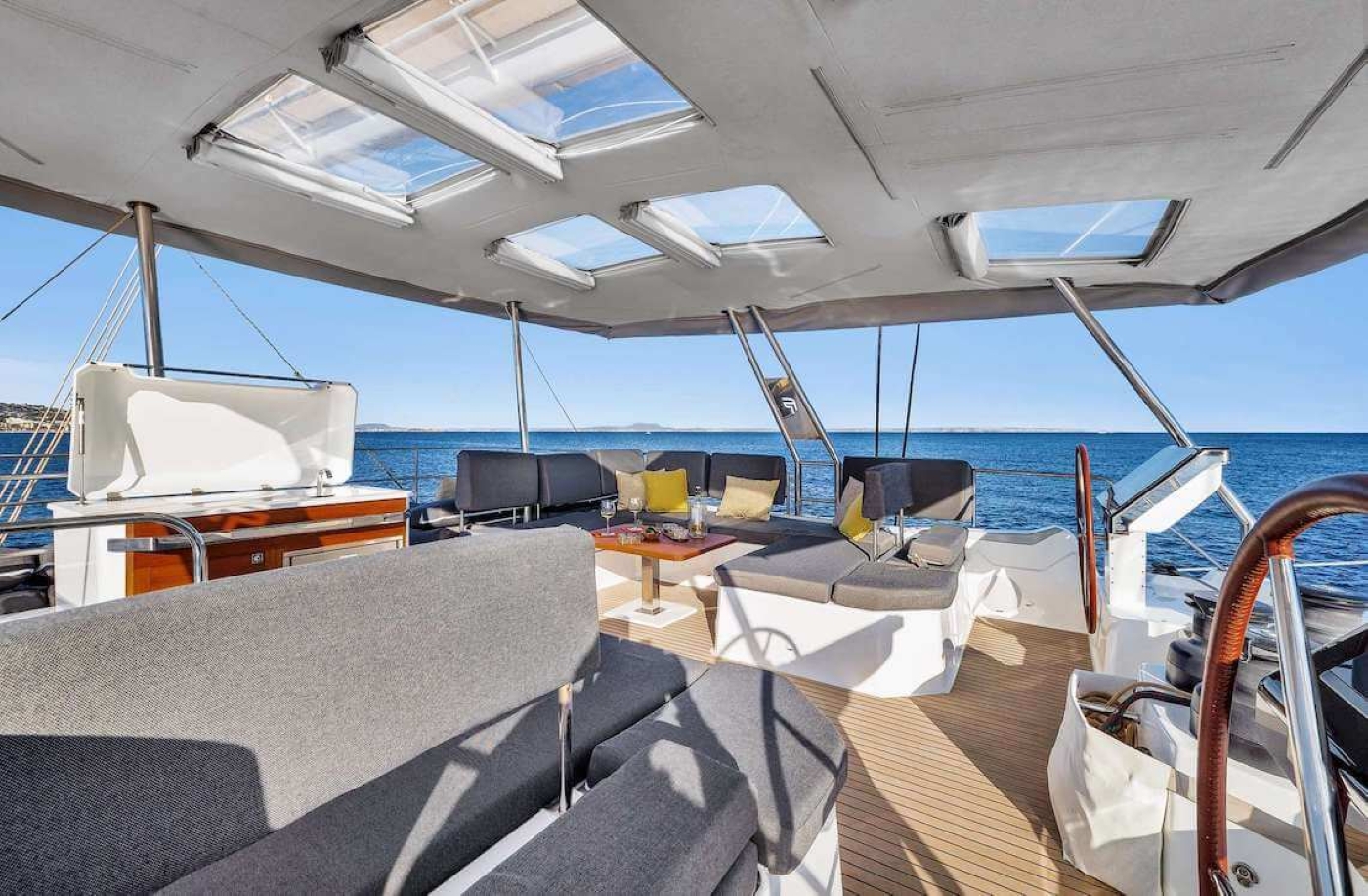 Salon with sea  views.jpg