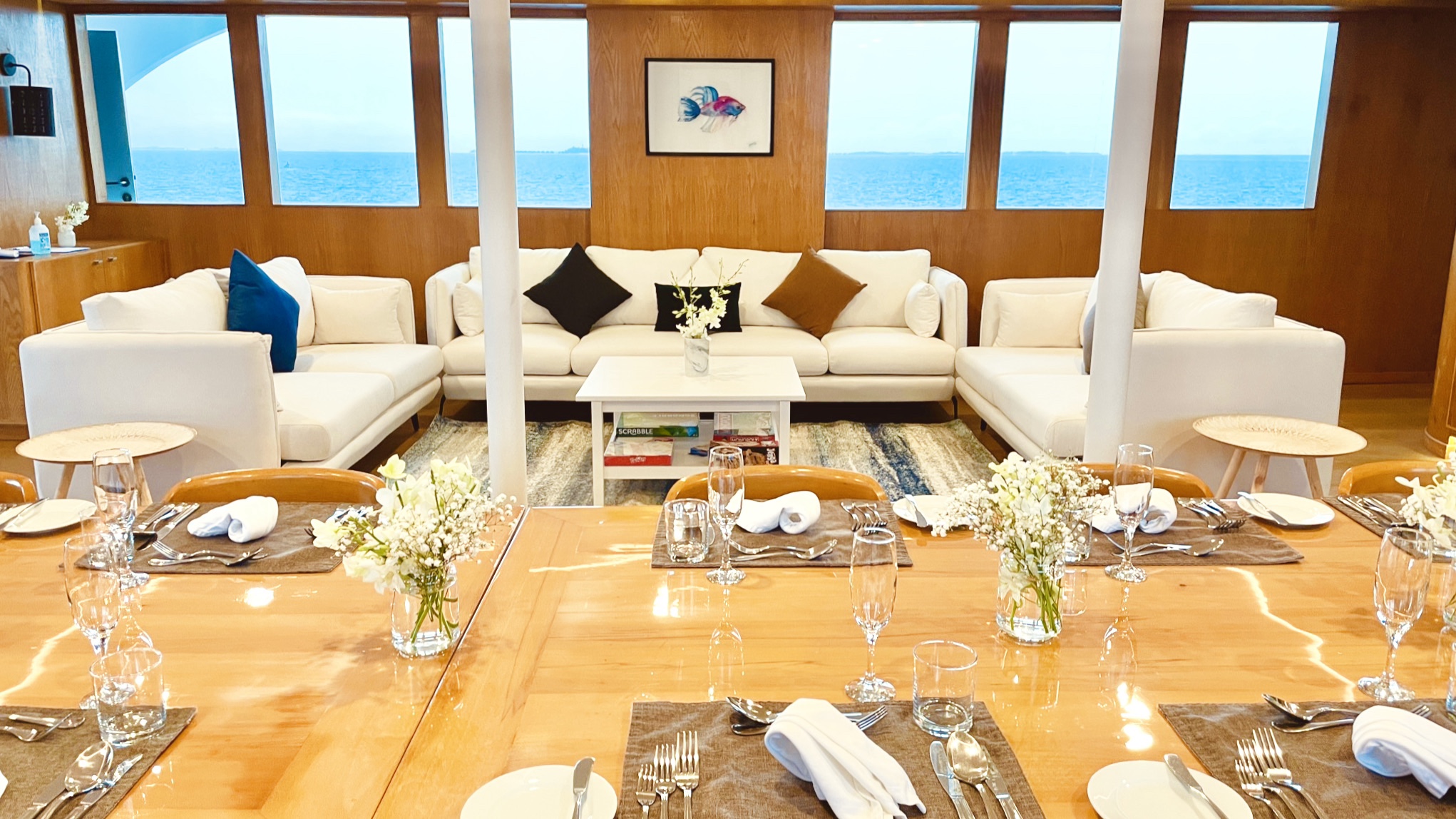 Saloon and dining area 5.jpg