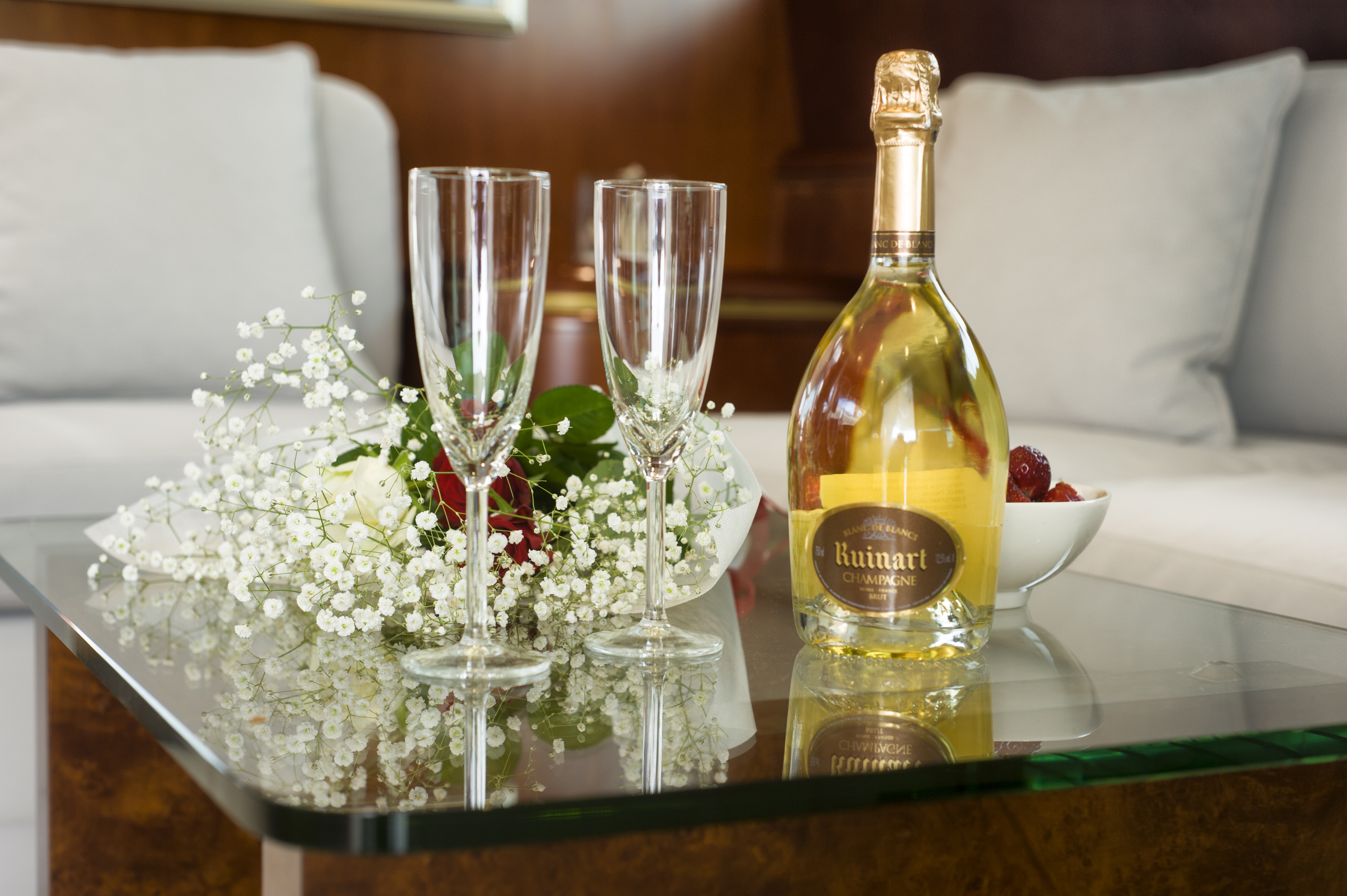 Saloon detail champagne.jpg