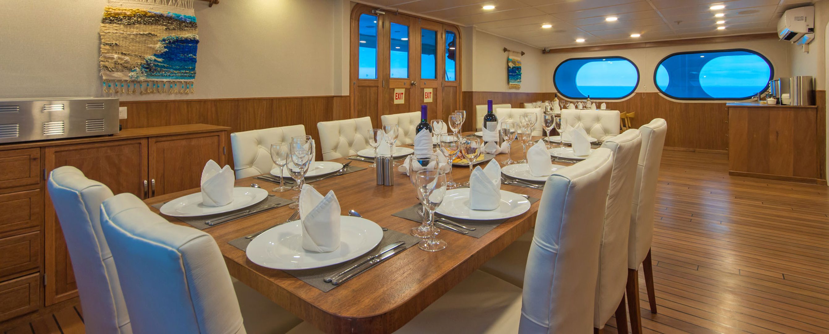 Saloon dining.jpg