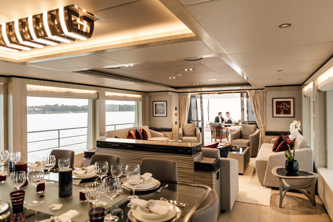 Saloon with dining area.jpg