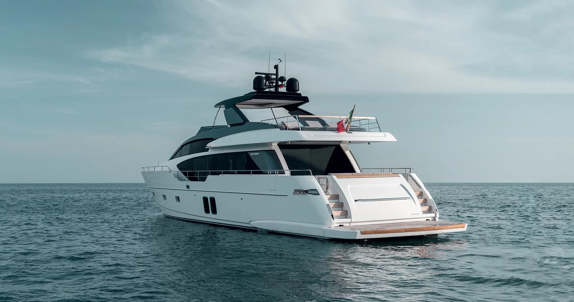 Sanlorenzo SL86 aft - sistership.jpg