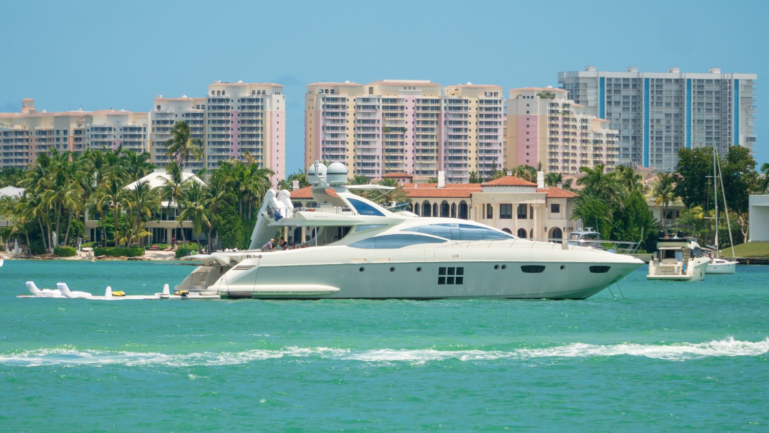 Scarlet yacht profile.jpg