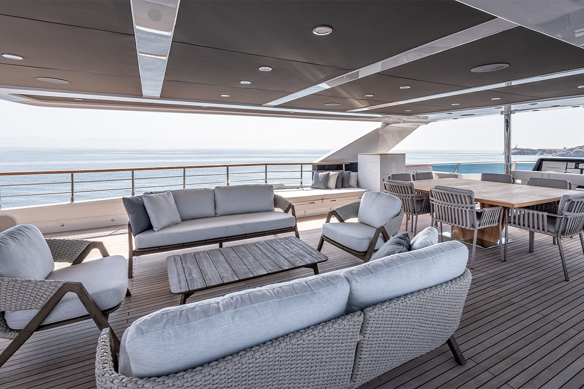 Seating on Sun deck.jpg