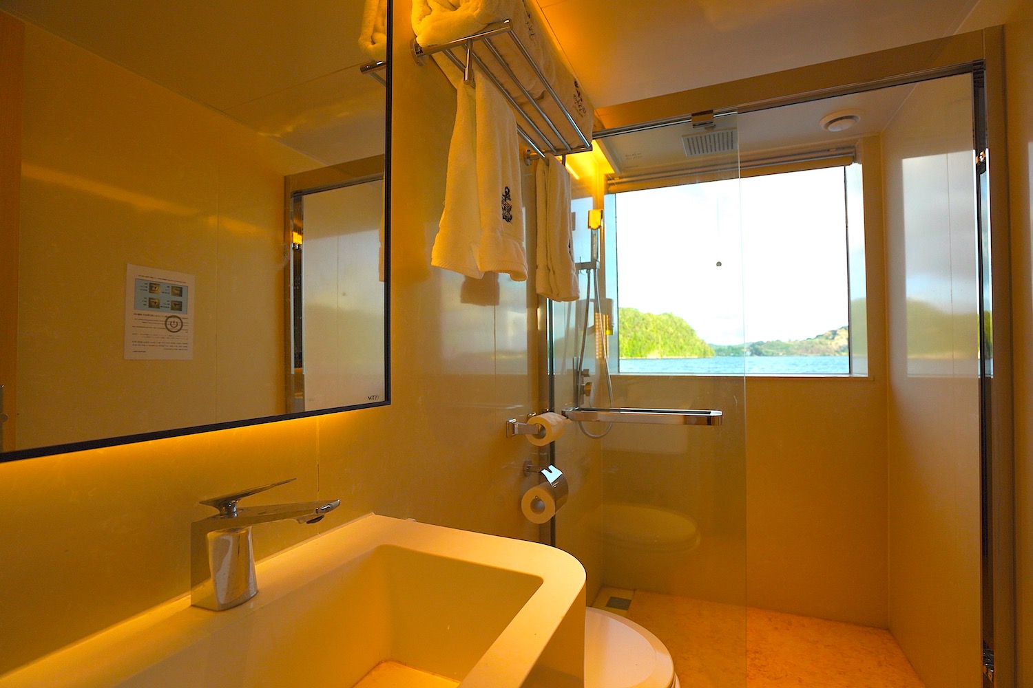 Second floor main deck cabin  ensuite bathroom .jpg