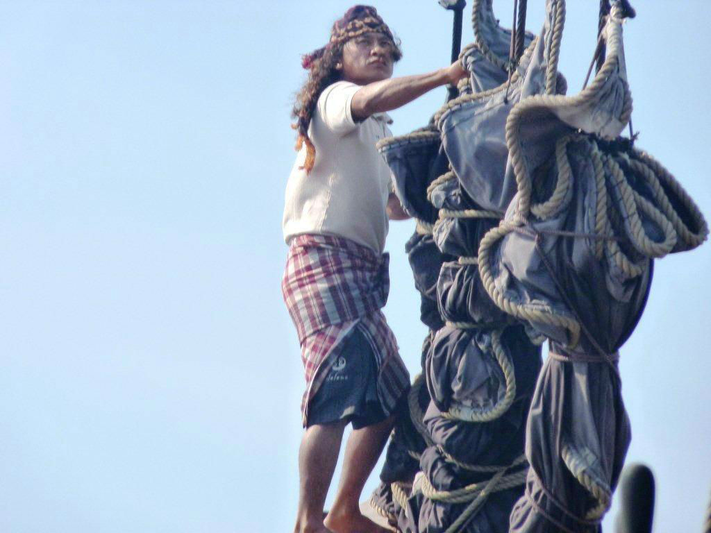 Setting-sail-on-yacht-Silolona.jpg