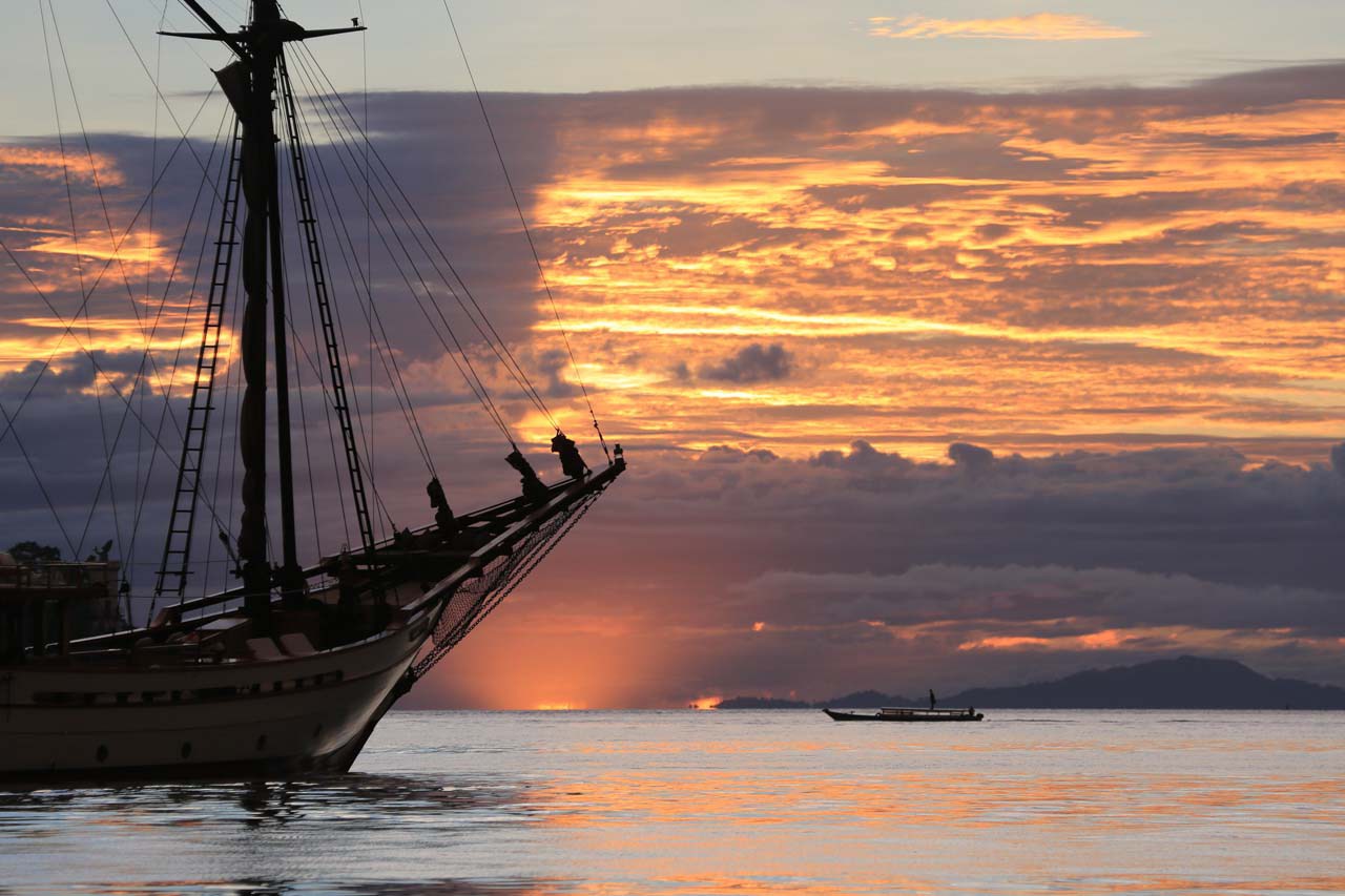 Silolona-sailing yacht Indonesia.jpg