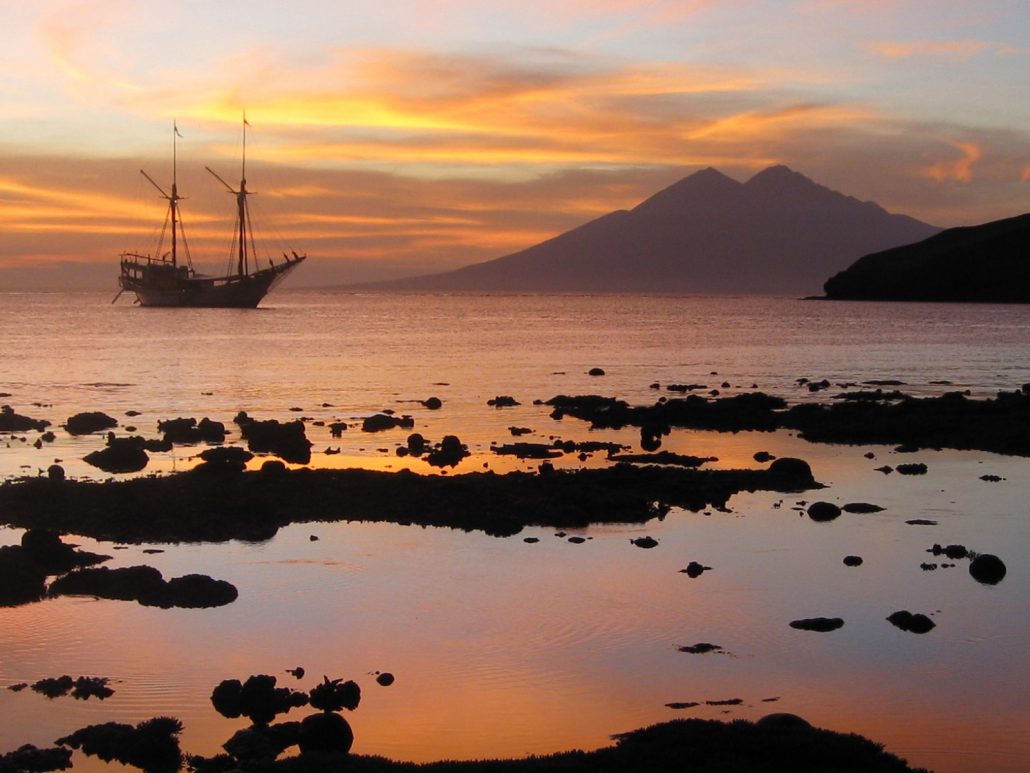 Silolona_indonesia_sunset.jpg
