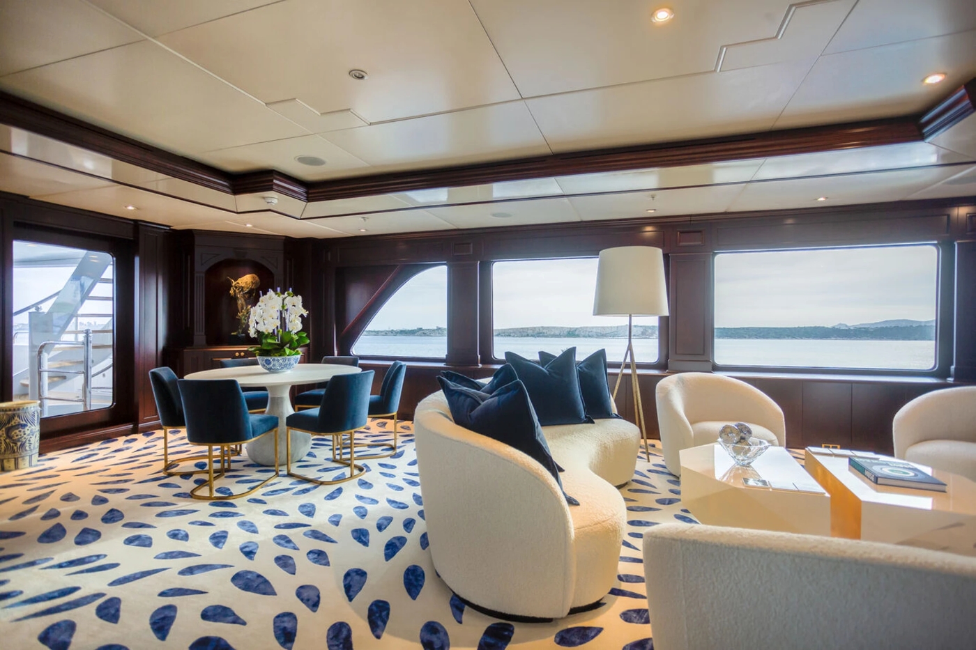 Skylounge looking aft 01.jpg