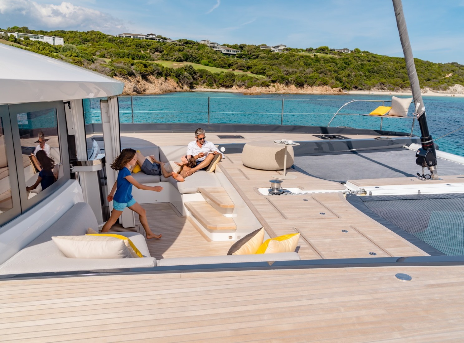 Spacious foredeck cockpit with access to salon.jpg