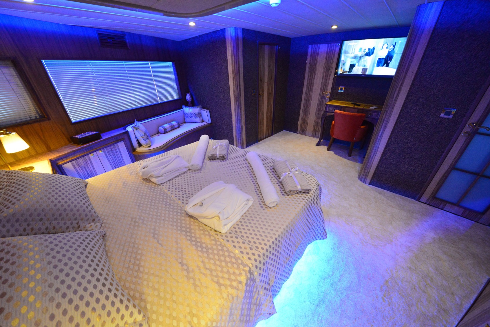 Spacious guest cabin.jpg