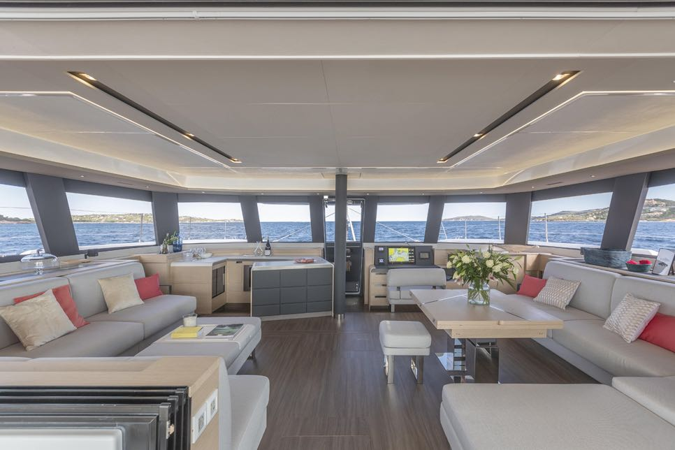 Spacious open plan saloon.png