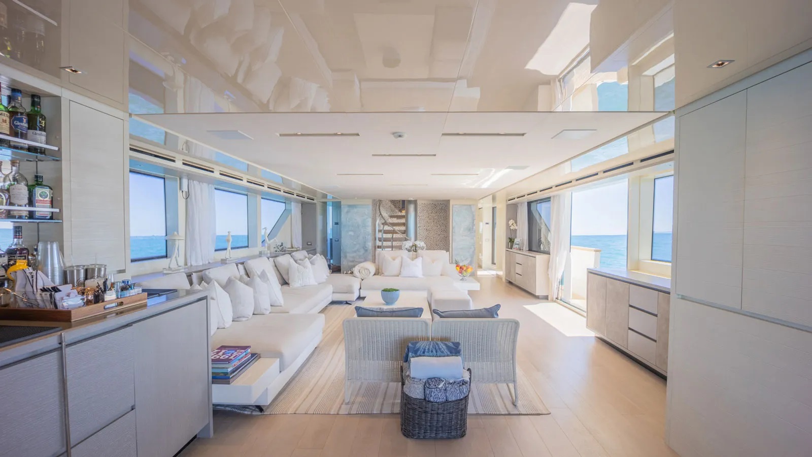 Stunning main salon.jpg