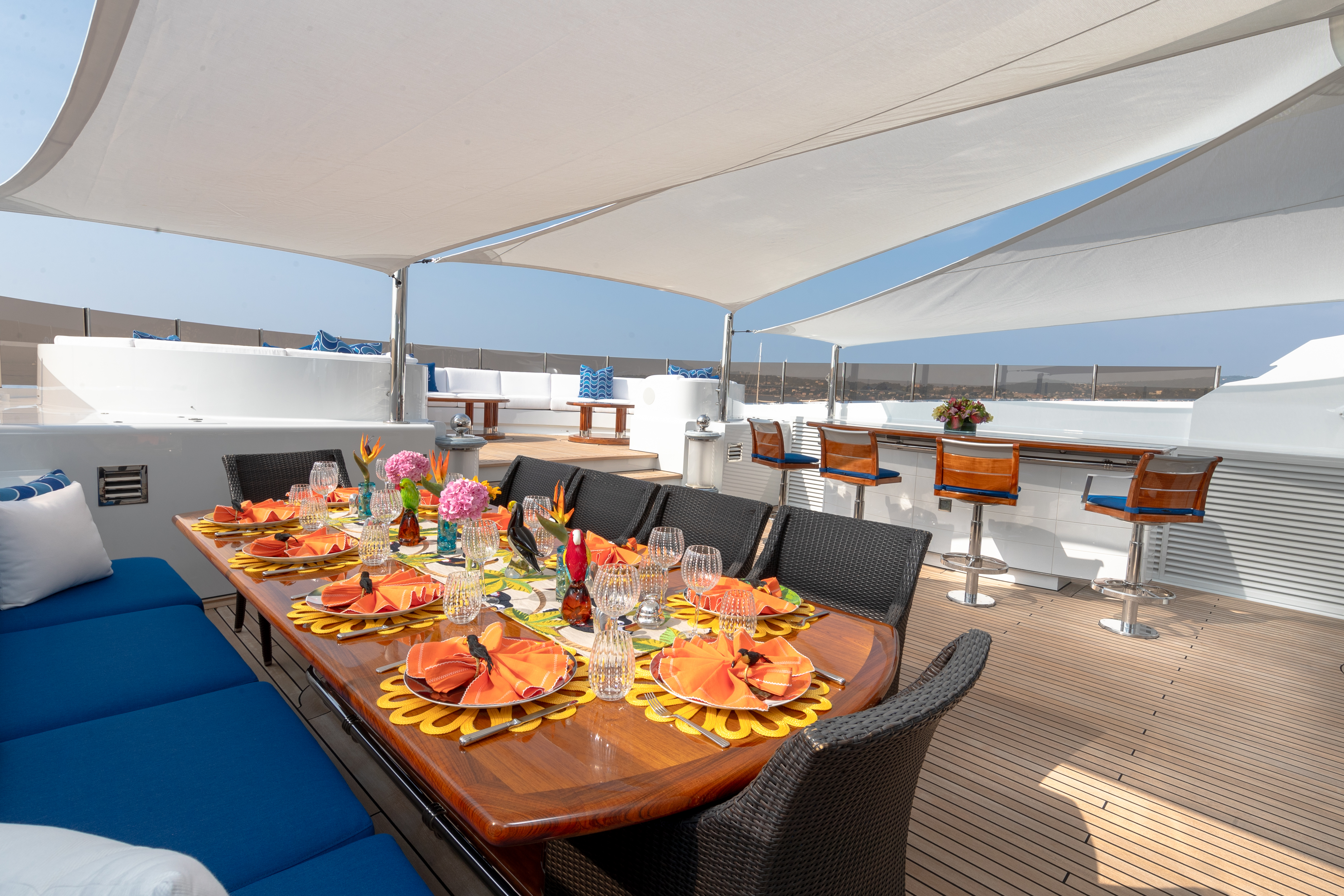 Sun Deck Dining with bar.jpg